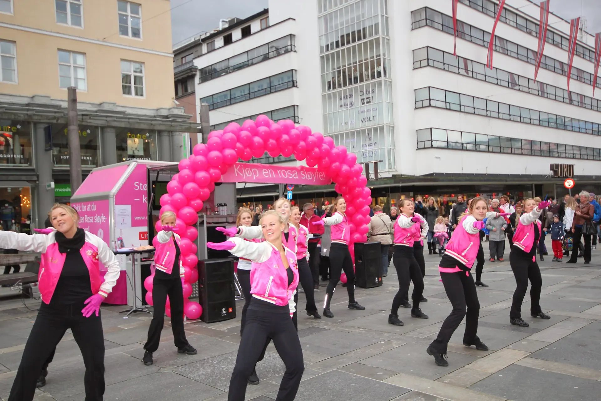 Kreftforeningen og Brystkreftforeningen — Rosa sløyfe informasjonsturné