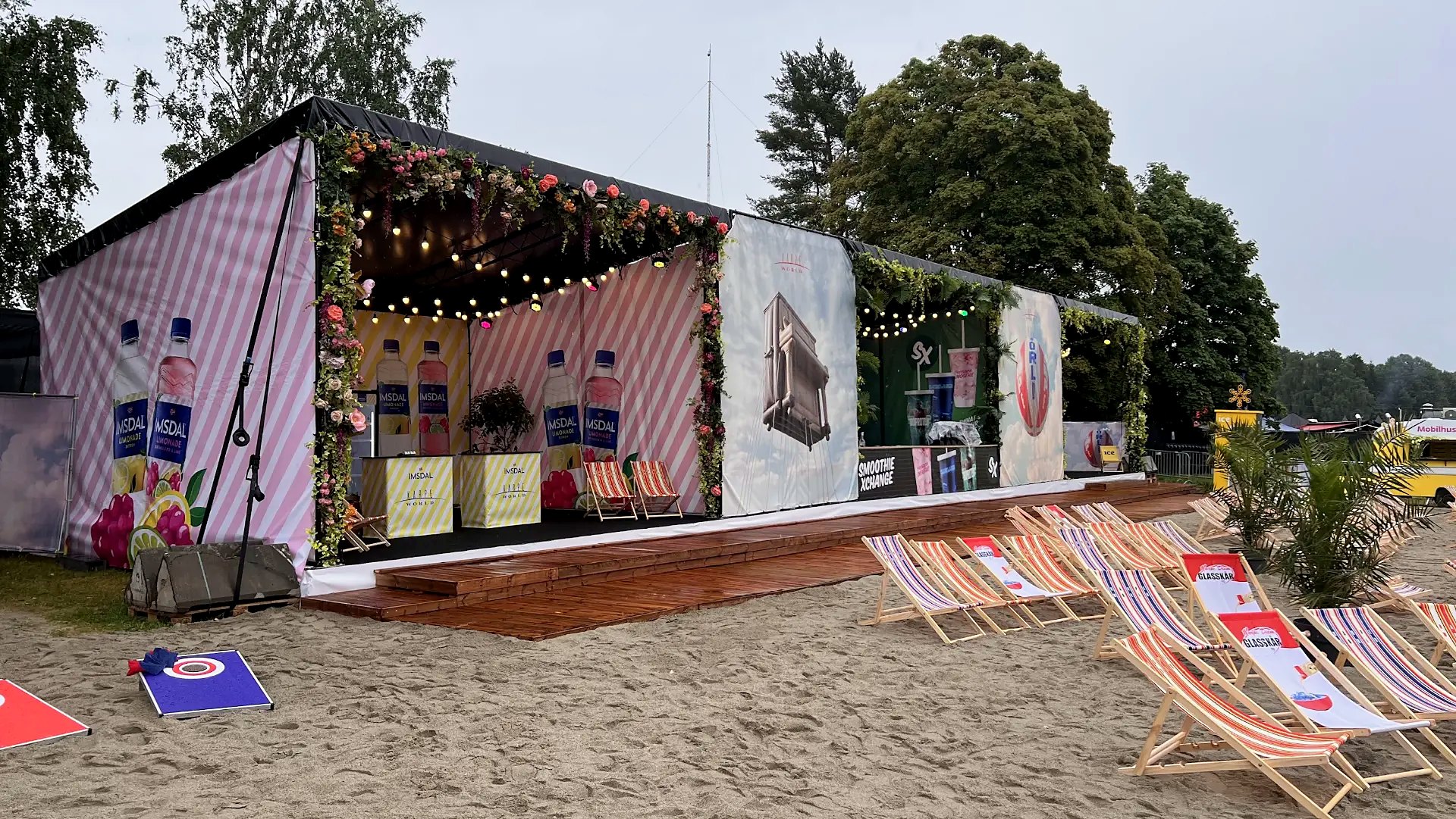 Boardwalk i tre foran standene til Imsdal og SmoothieXchange